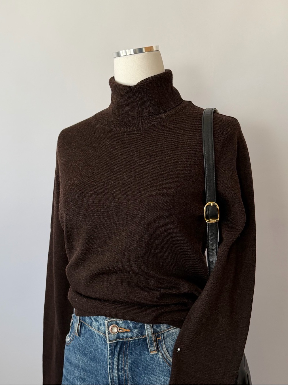 Vintage 90s Linea Donna 100% Fine Merino Wool Turtleneck Sweater - Brown Medium.
